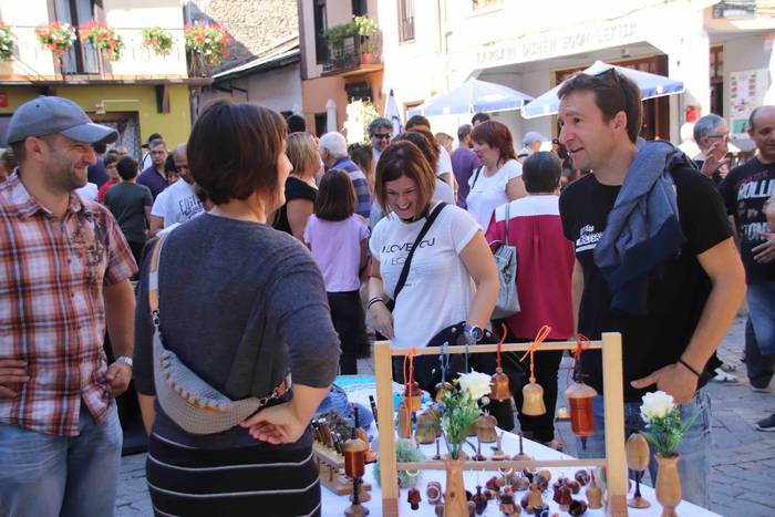 Argazki kamerak eskuan hartu 22 1569759117347