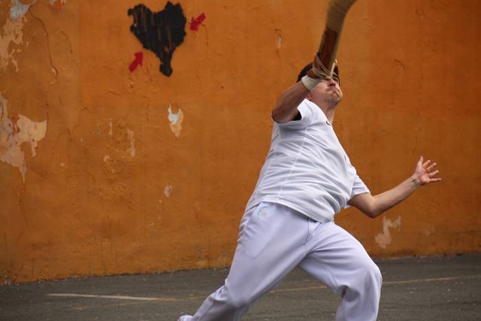 Behar Zana 70. urteurrena errebotea 33 1465127730904