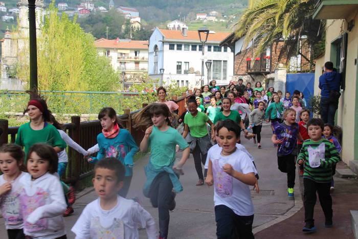 Txikienek eman diote hauspoa 4 1555155519445