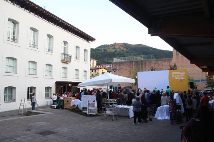 "Egin ezazue zuena eta izan  3 1505992430904