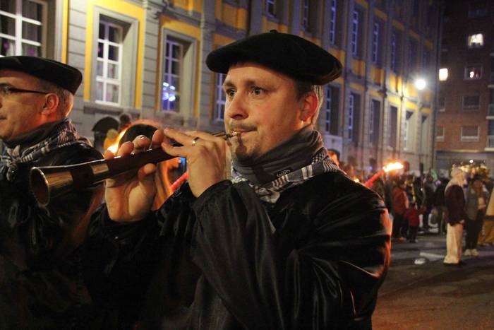 Errege magoen desfilea tolos 76 1546717663918