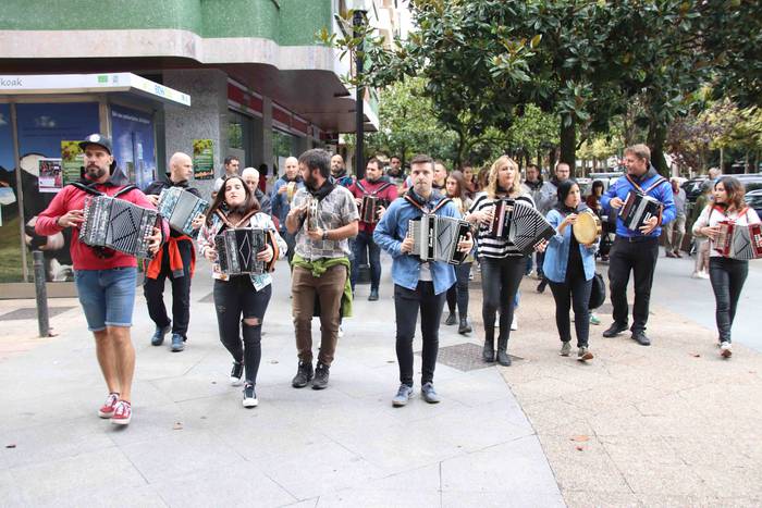 Hauspoa trikitiari 44 1570286815715