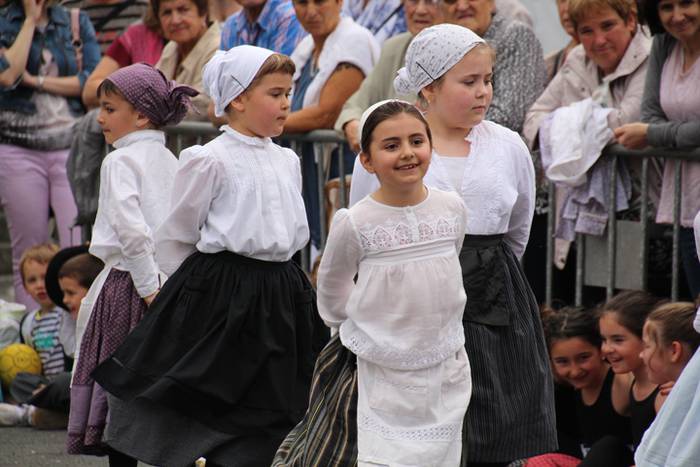 Dantzari txiki eguna Villabonan 18 1465749473529