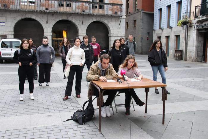 "Jasandako erasoa" salatu dute Tolosaldeko Itaiak eta Tolosako Gazte Asanbladak