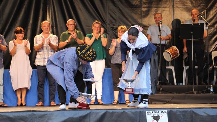 Txapela eta trofeoa, eskualdera