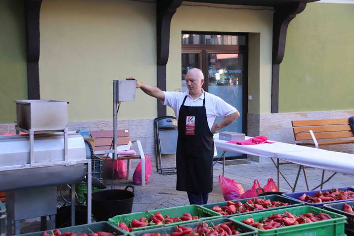 Argazki kamerak eskuan hartu 16 1569759113539