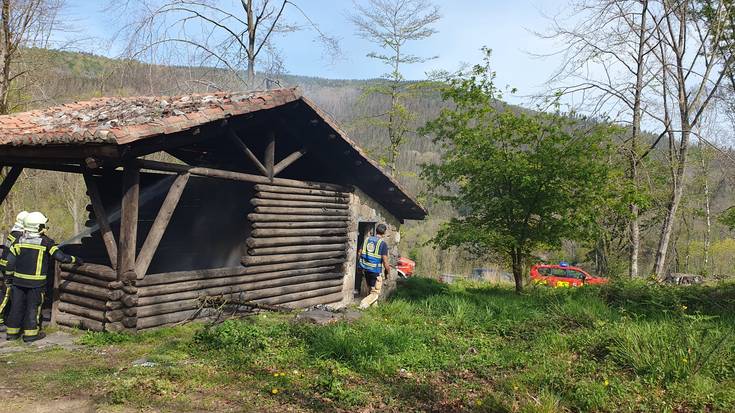 Langaurreko etxolan sutea piztu zen atzo