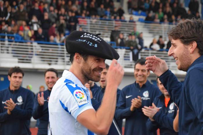 Mikel Alonso agur omenaldia tolosa berazubi 101 1544294568448