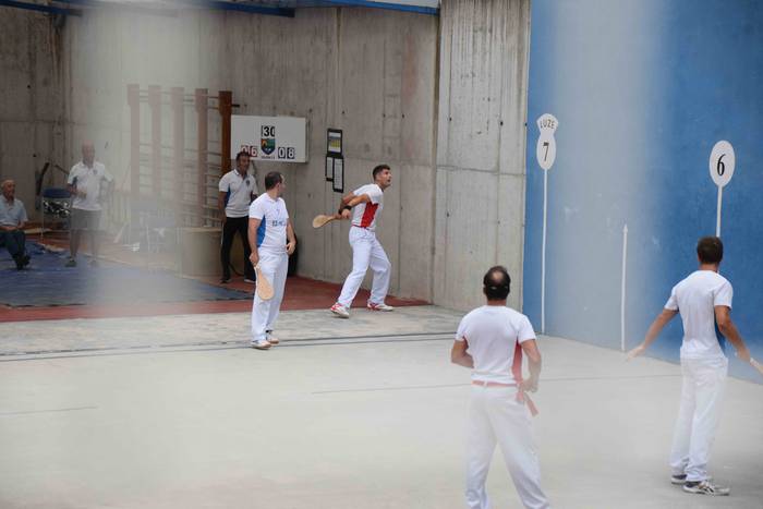 Txapelak jantzi dituzte 52.  21 1627714820288