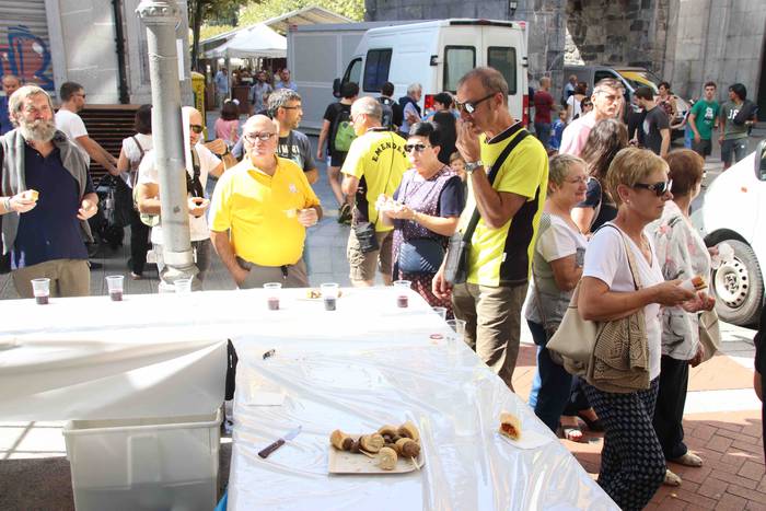 Arraunean, elkartasunez 220 1568480126518