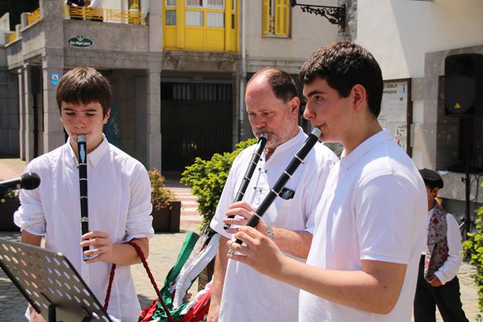 Artisau eta janari azoka iruran 21 1465128727486