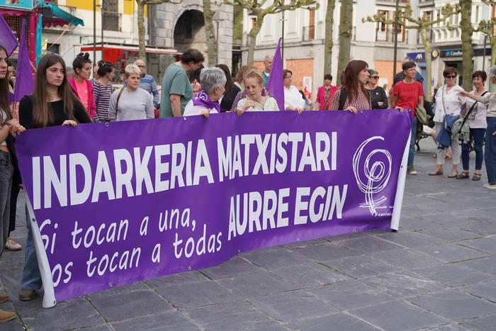 Basauriko erailketa matxista eta Berrizko erailketa saiakera salatu dituzte