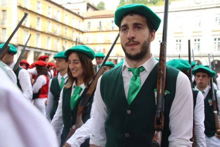 Lizarrez apaindutako kaleeta 103 1498311756171