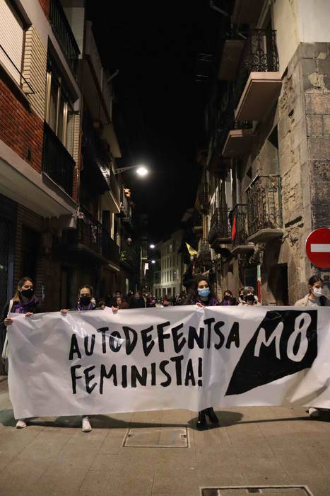 Emakumeek eskualdeko kaleak  74 1615233102630