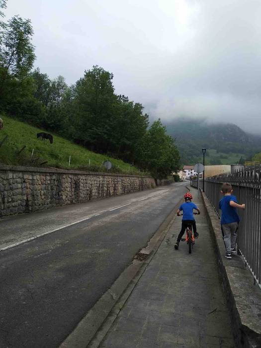 Haurrak kalera atera dira 16 1587900344229