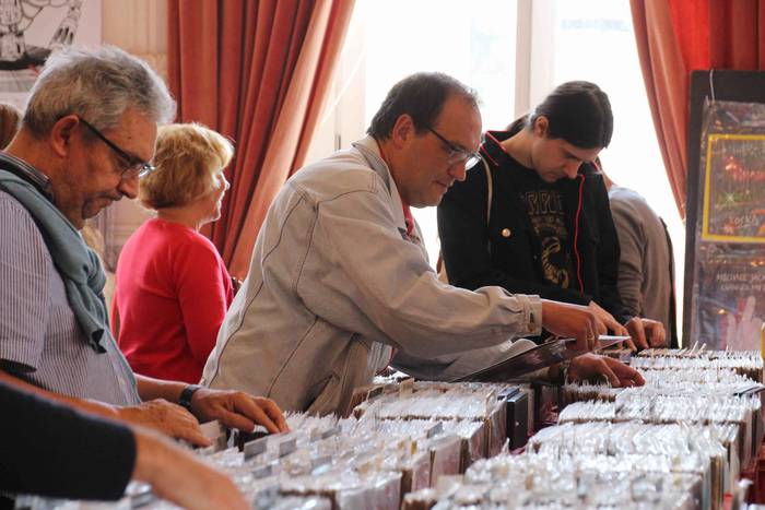 Kasinoan, disko eta liburu a 5 1567859711916