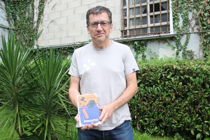 «Idatzi ahala liburuari bere bidea egiten utzi diot»