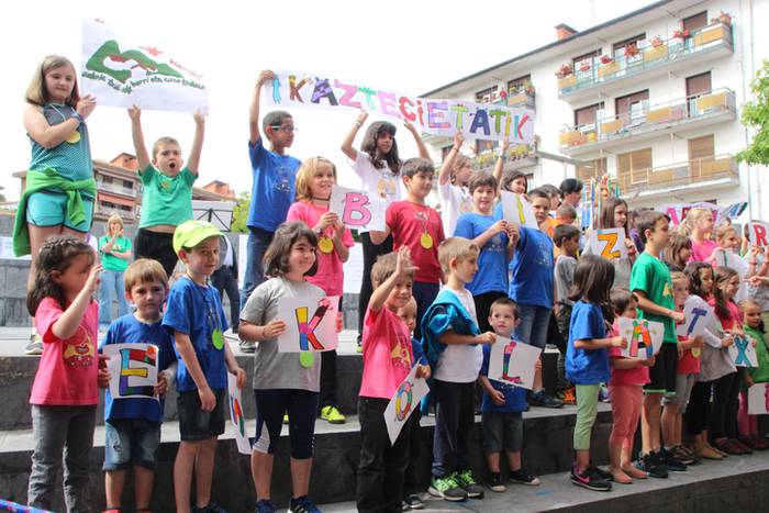 Ikaztegietako Eskola Txikiak Festa 17 1465744463034