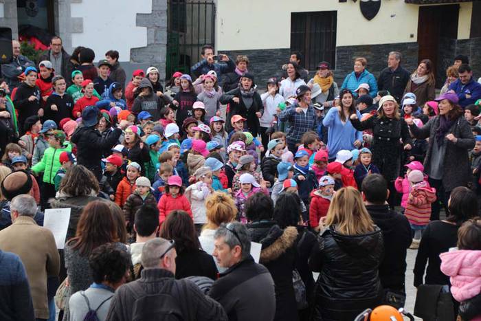 euskararen eguna 2015 irura 77 1449169428655