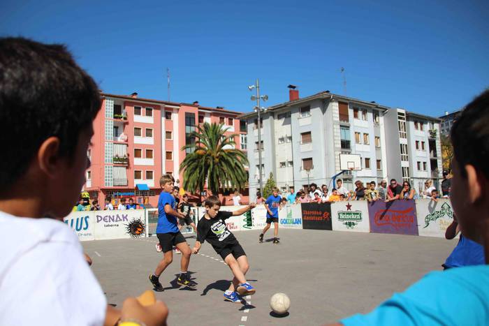 Kirol pixka bat, festan bete 21 1566471422568