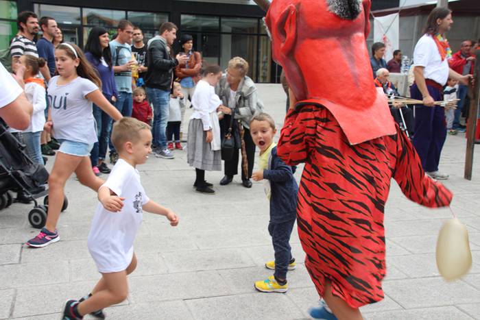 Erraldoiak, buruhandiak eta  21 1505067884540