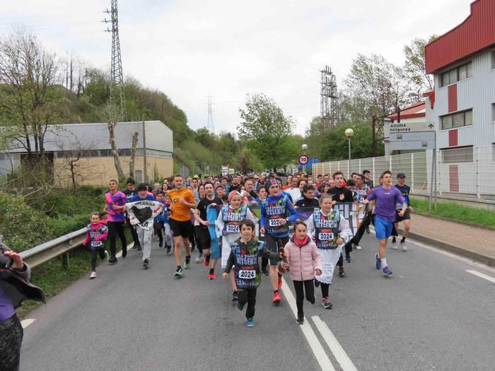 korrika, furgonetatik, Aizto 26 1649421634487