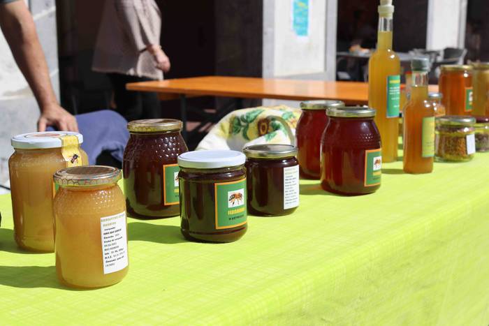 Artisau eta janari postuz be 9 1653821433842