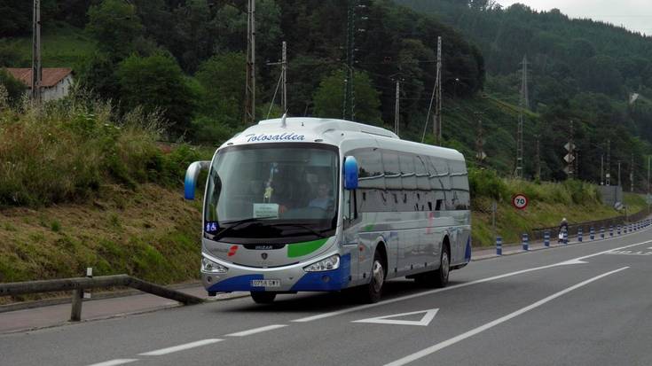 Ohiko ibilbidea berreskuratu du Amezketako autobus zerbitzuak