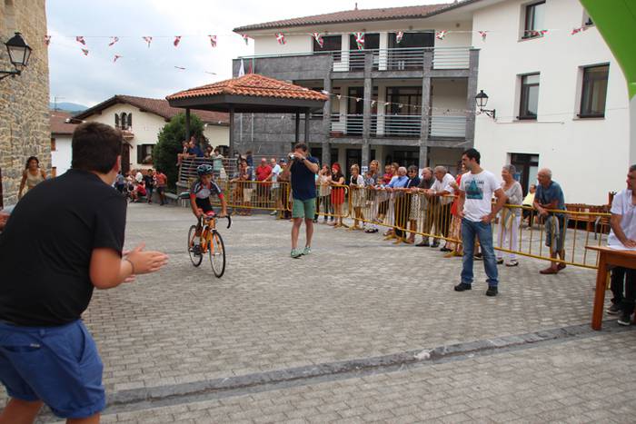 Maldan gora plazara heldu ar 11 1502801291499