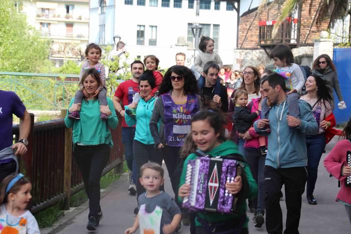 Txikienek eman diote hauspoa 12 1555155526425