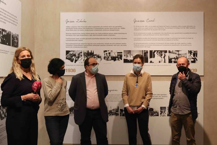 'Itzalpeko emakumeak' erakus 25 1613734181838