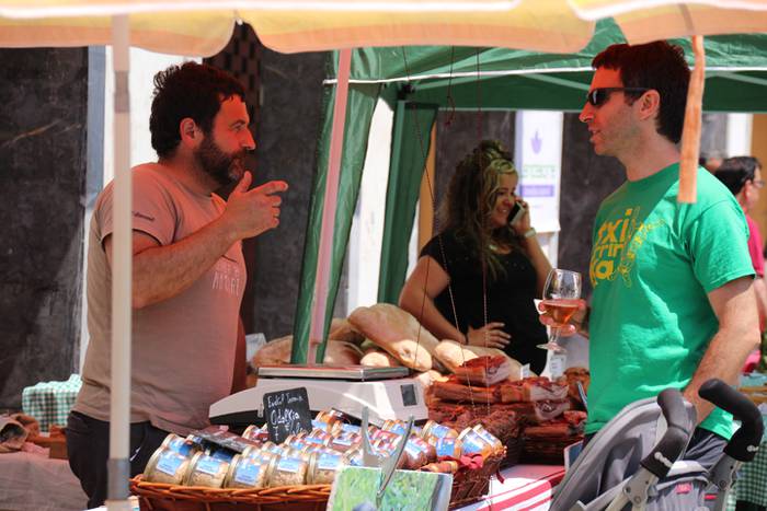 Artisau eta janari azoka iruran 20 1465128727157