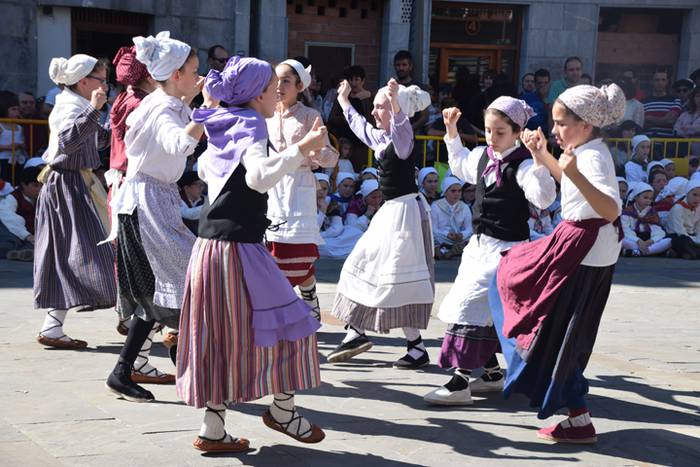 Dantzari txikiak, goizeko pr 85 1491666901541