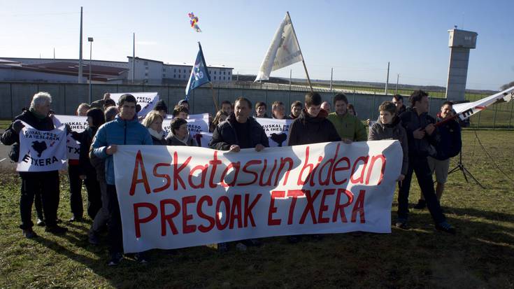 Elkartasun mezuak Vivonneraino eraman dituzte ibartarrek