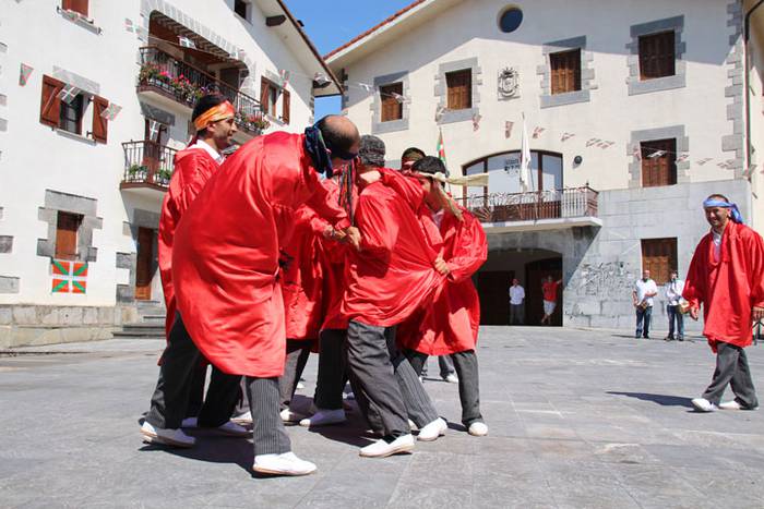 Axeriak dantzan Adunan 53 1471261026422