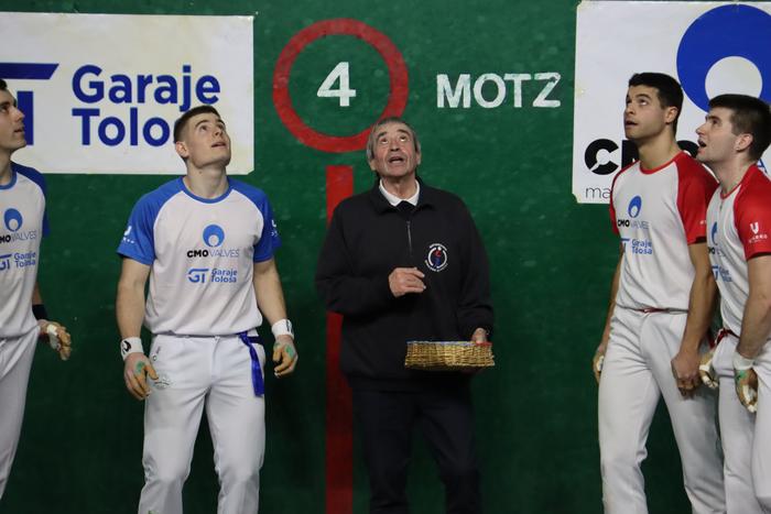 Txanpona airera botatzea besterik ez da falta Beotibarren