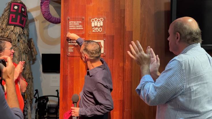 Omenaldi hunkigarria egin diote Antxon Elosegiri