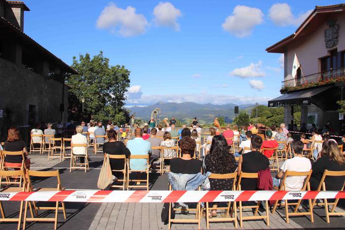 Bertso saioa antolatu dute L 4 1596476556649