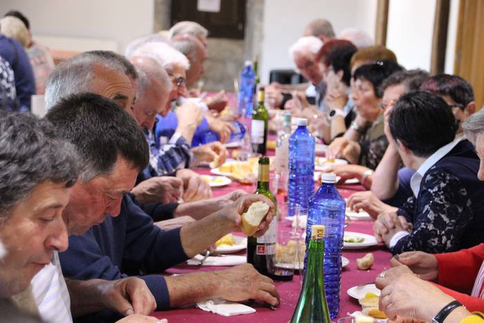 Prozesioaren ondoren, bazkar 7 1557930937694