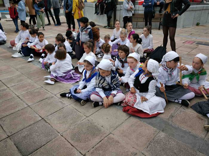 Irura, dantzari txiki eguna 9 1557575360769