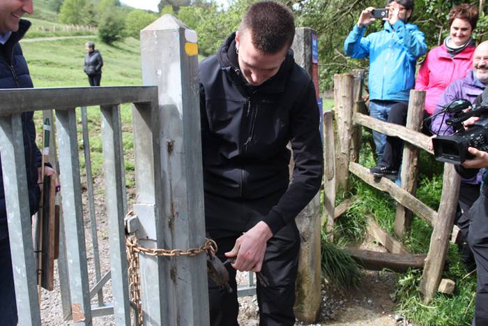 Maiatzak 1, Larre Irekiera E 15 1525187014922