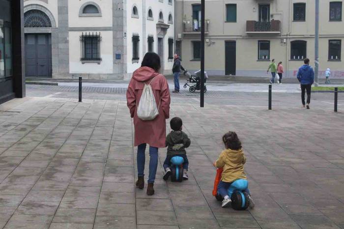 Haurrak kalera atera dira 31 1587900347001