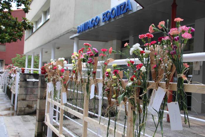 Esker hitzak, loreekin 7 1592050816327