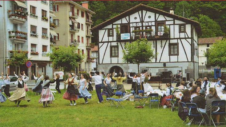 Plaza dantzek hartuko dute Lizartza