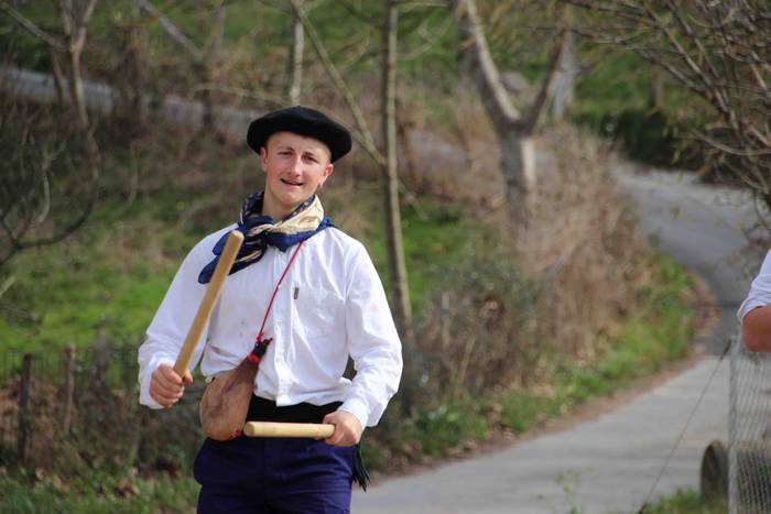 Ajerik gabe, makila eta lau  21 1551617847292