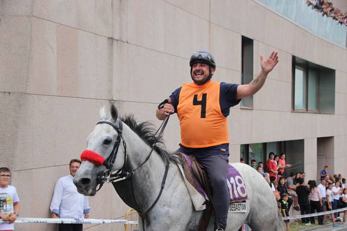 Zaldi gainean lasterka Abalt 36 1498413229763