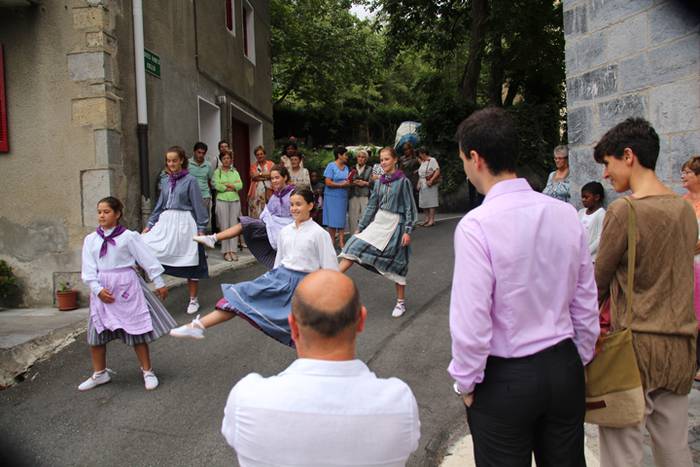 Mezaren osteko dantza 8 1472383667461