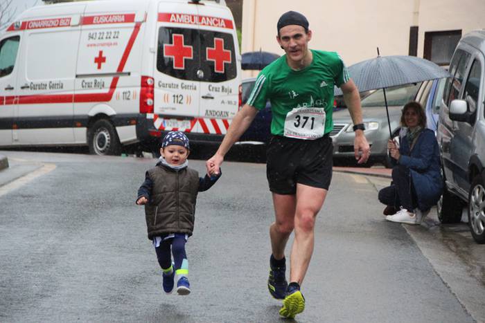 Aitziber Ibarbia eta Julen L 51 1493554013922