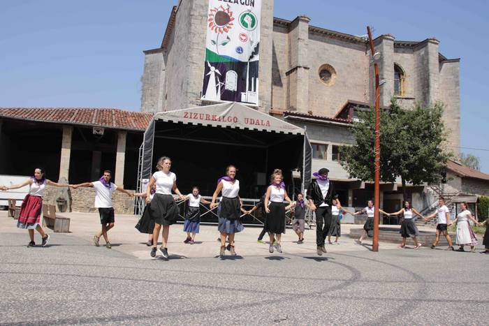 Zizurkilgo Andra Mariak. Oil 33 1660313809463