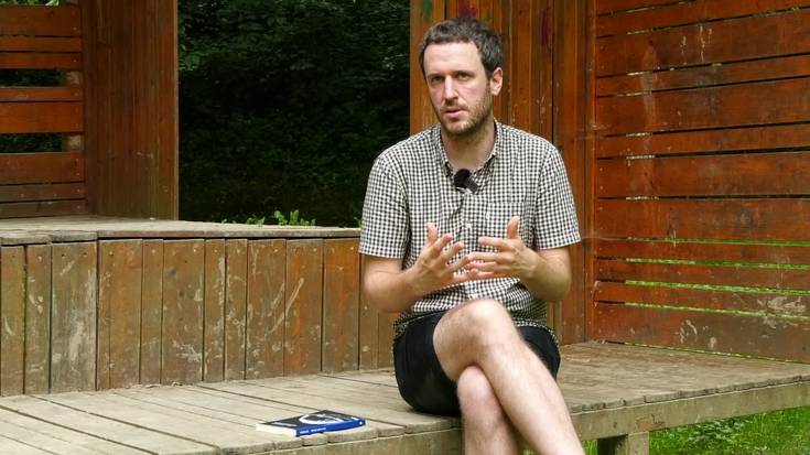 «Kultura kontsumorako gauza bat, ikuskizun huts, bihurtzen ari da»